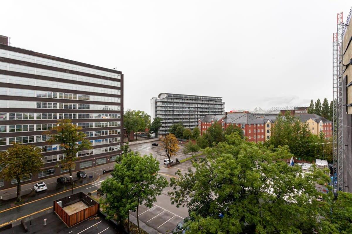 Superb 2 Bed Flat 5Min To Old Trafford Stadium Manchester Kültér fotó